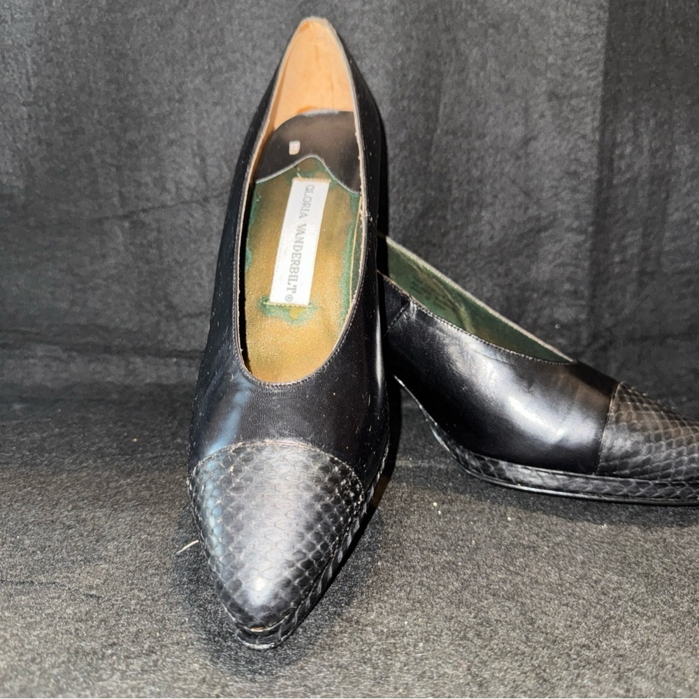 New Vintage Gloria Vanderbilt Size 6.5 Wicked Heels Shoes Black Texture Cap Toe - Picture 2 of 9